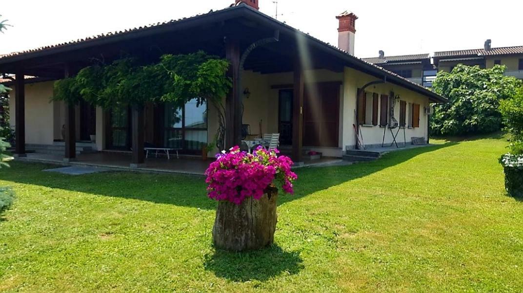 B&B Margot Albavilla Exterior photo